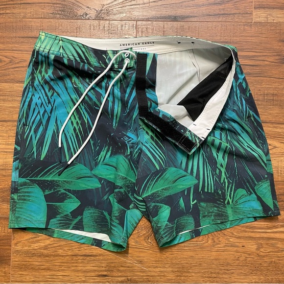 American Eagle Outfitters Men’s Large L Swim Trunks Unlined Tropical Beach Green - Picture 3 of 9